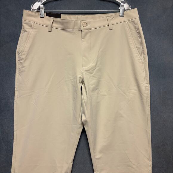 Under Armour UA Tech Tapered Pants Size 38x32 NWT Preppy Golfwear Athleisure - Picture 1 of 16